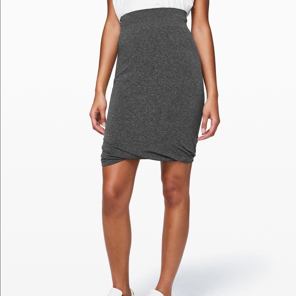 New LULULEMON Boulevard Bliss Skirt Black Gray